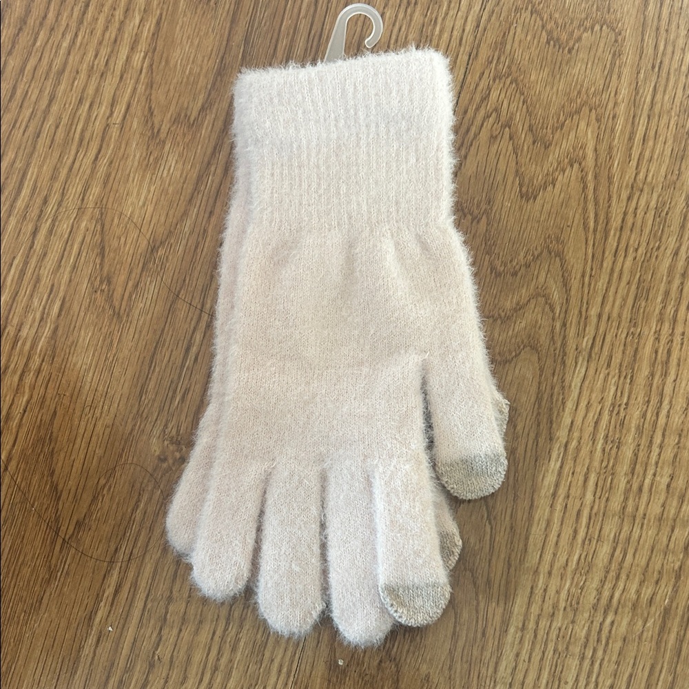 Cozy Cream Gloves with press on nails - Picture 4 of 9